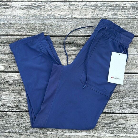 Lululemon Beyond the Studio Crop size 8 Night Sea NWT 🌊 25" - Picture 1 of 6